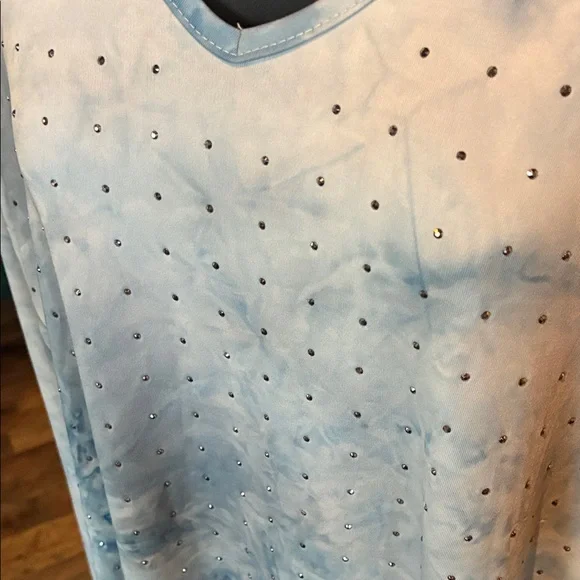 Women's Blue V-Neck Top - Picture 3 of 3